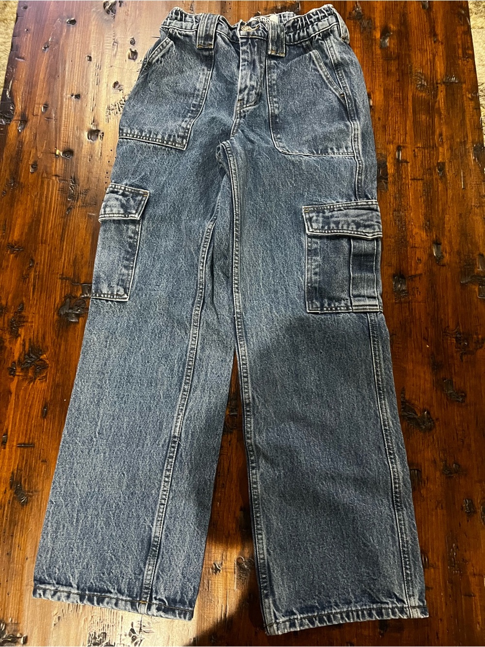 BDG Women's Relaxed Cargo Jeans - Washed Blue Denim
